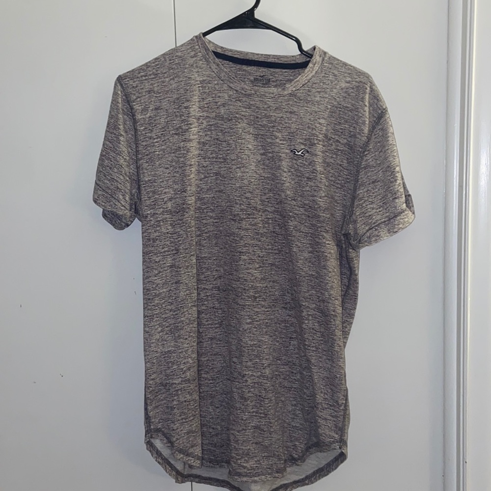Men’s Hollister tee